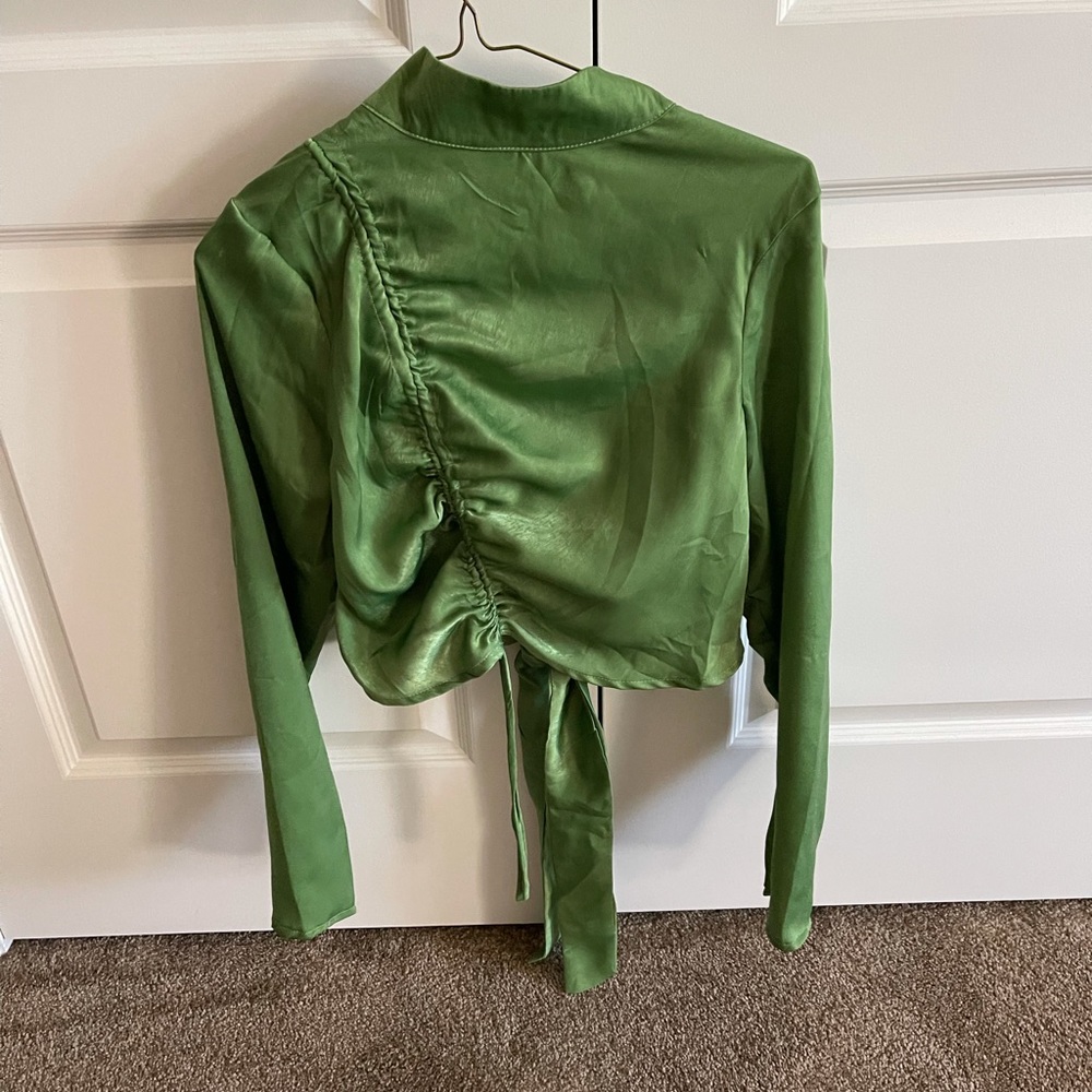 Cropped long sleeve silk green rousched top